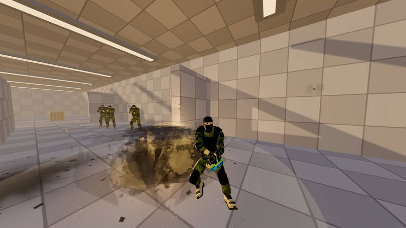 Une grenade vient d'exploser dans une salle. La fumée et la poussière sont encore dans l'air et un joueur en tenue de camouflage en sort en courant, un pistolet à la main.