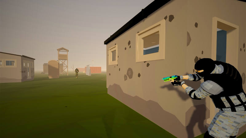 Un joueur attend au coin d'une maison criblée de balles, le pistolet sorti. Au loin, quelqu'un traverse l'herbe en courant et passe devant une tour de guet.